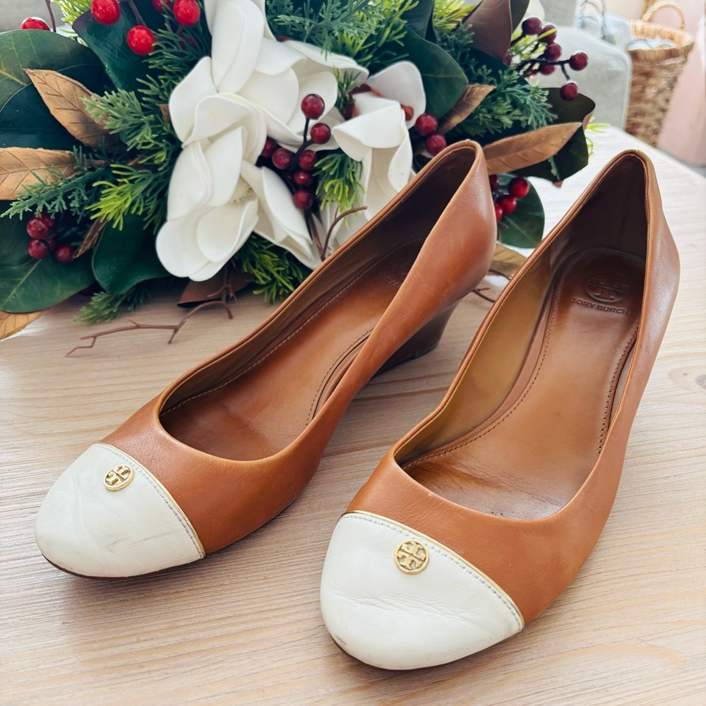 Tory Burch Women’s Tiffy Wedge Pumps Tan and Cream Gold Wedges Size 10M‎